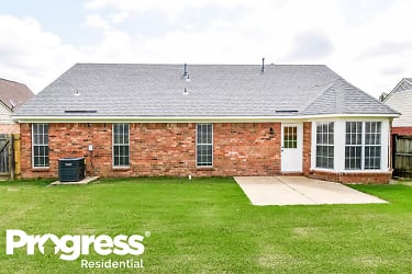 7755 Mary Payton Dr - Southaven, MS