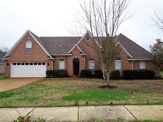 2437 Kindlewood Drive - Southaven, MS