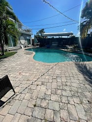 22 SE 10th Terrace - Dania Beach, FL