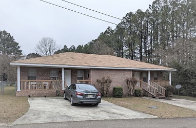 1104 Howell Rd - Purvis, MS