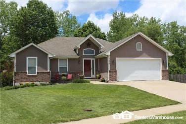 2208 N Lazy Branch Rd - Independence, MO