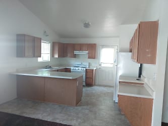 Male -Student  Housing Available Apartments - Cedar City, UT