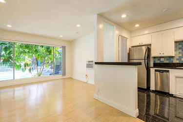 1361 Laurel Ave - West Hollywood, CA