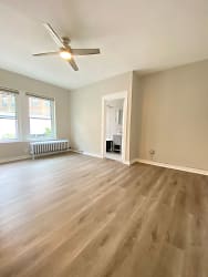 4363 N Kenmore Ave unit 206 - Chicago, IL