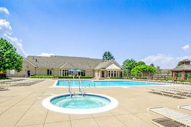 Manors At Knollwood Apartments - Clinton Township, MI