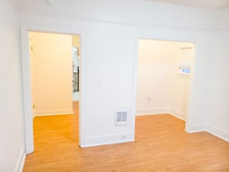 1532 8th Ave unit Spacious - Oakland, CA