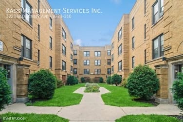 3223 W Diversey Ave - Chicago, IL