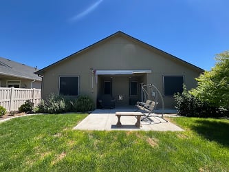 120 S Voyage Ave - Caldwell, ID
