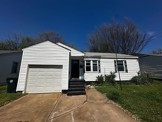 209 W Jacobs Dr - Midwest City, OK