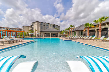 Oasis At Town Center Apartments - Jacksonville, FL
