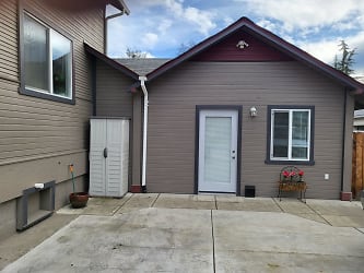 133 W Park St - Grants Pass, OR
