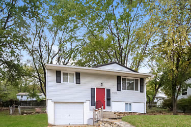 18613 Shoshone Dr - Independence, MO