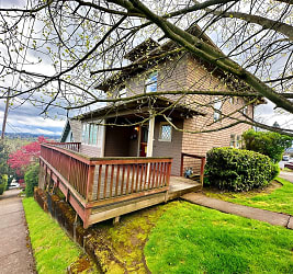 4104 S View Point Ter - Portland, OR