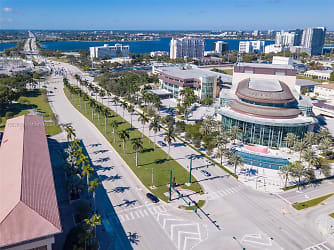 687 Hibiscus St - West Palm Beach, FL