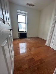 24-01 31st St unit 2A - Queens, NY