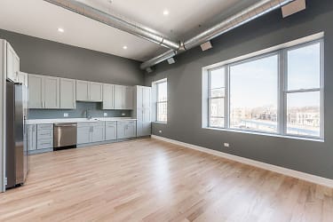 2620 N Milwaukee Ave unit 002 - Chicago, IL