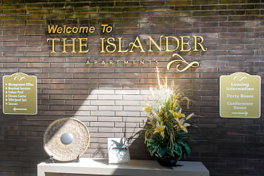 The Islander Apartments - Middleburg Heights, OH