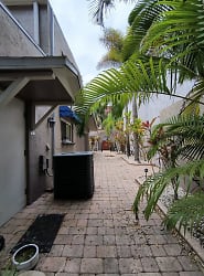 600 Martinique Dr - Winter Haven, FL