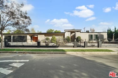 6236 Sale Ave - Los Angeles, CA