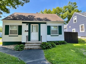 2327 Central Ave - Bettendorf, IA