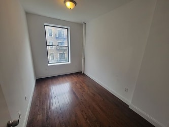 133 Fort George Ave unit 3D - New York, NY