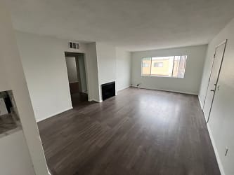 15514 Chase St unit 4 - Los Angeles, CA