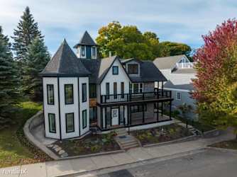 120 E Lake St unit 1 - Petoskey, MI