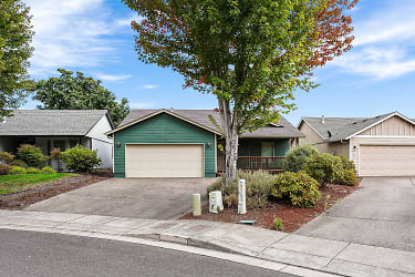 1718 Salmon River St NW - Salem, OR