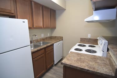 Cottonwood Apartments - Council Bluffs, IA