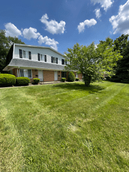 424 Sheraton Dr NW - North Canton, OH