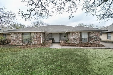 1124 N O'Connor Rd - Irving, TX