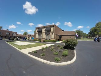 Carriage House Apartments - Englewood, OH