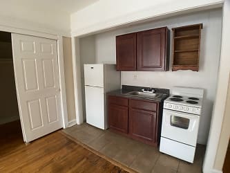 7455 N Greenview Ave unit 207 - Chicago, IL
