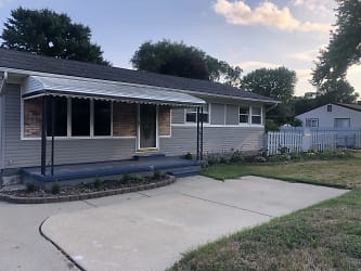 2466 Lee Ave - Shelby Township, MI