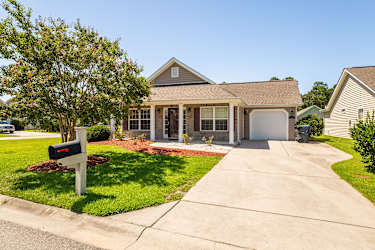 201 Vesta Dr - Myrtle Beach, SC