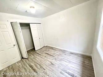 63671 Harriet Rd - Coos Bay, OR