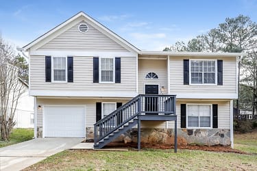 5290 Forest Downs Ln - College Park, GA