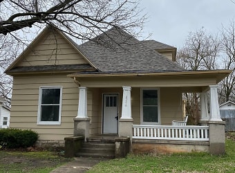 2246 N Campbell Ave - Springfield, MO