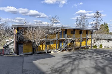 500 Queen Apartments - Moscow, ID