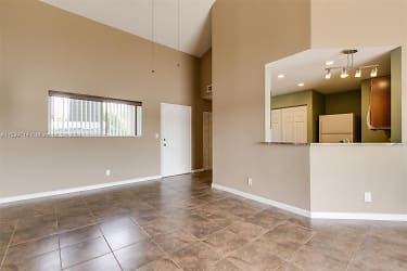 3437 NW 44th St #207 - Lauderdale Lakes, FL