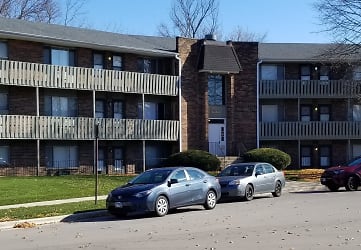 Surrey Drive Apartments - Elgin, IL