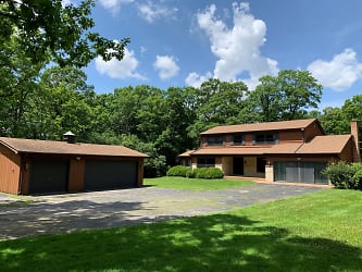 24500 N Elm Rd - Lake Forest, IL