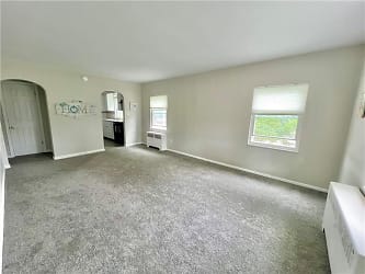325 E Englewood Ave #2 - New Castle, PA