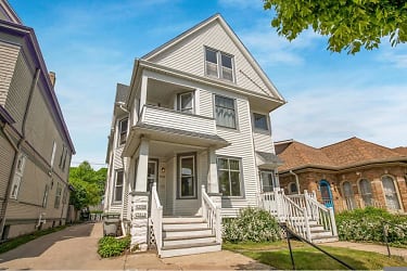 2539 S Howell Ave unit 2539A - Milwaukee, WI