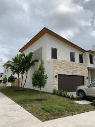 8143 NW 105th Ave #8143 - Doral, FL