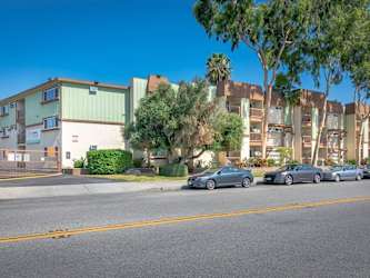 Citrus Court Apartments - Whittier, CA