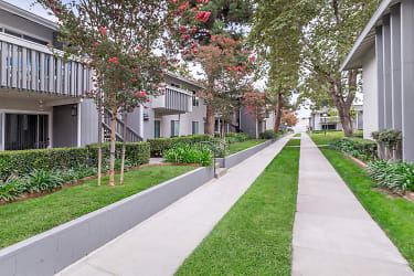 Briarwood Apartments - Tustin, CA