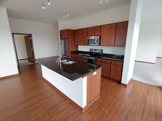 AVAILABLE NOW FREE TWO MONTHS RENT! Apartments - Mequon, WI