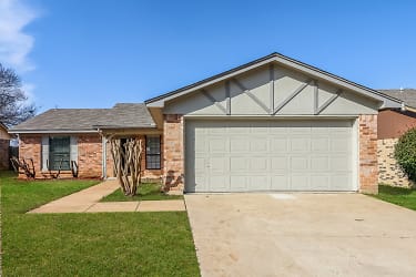 1812 Hunting Green Dr - Fort Worth, TX