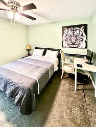Room For Rent - Everman, TX